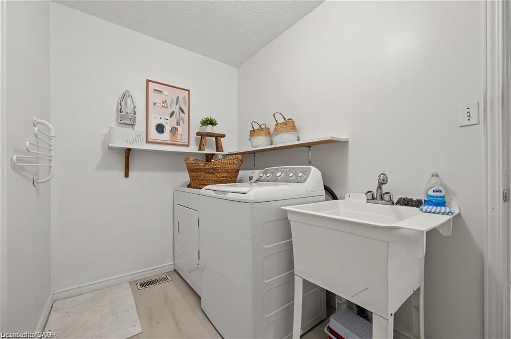 444 Burnett Avenue Property Photo 20