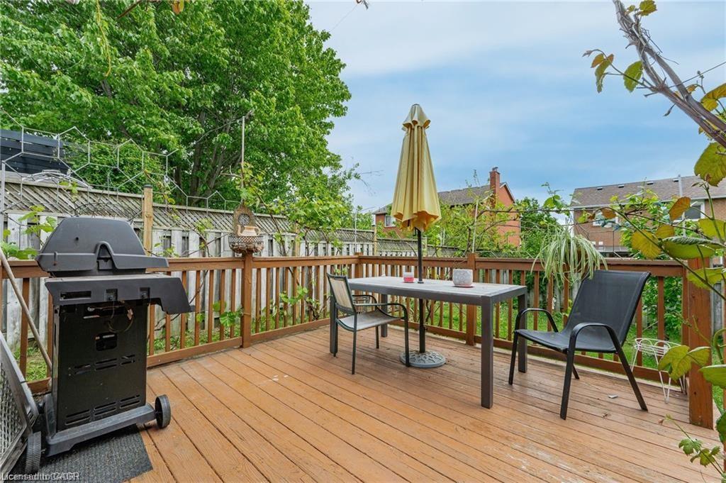 444 Burnett Avenue Property Photo 37