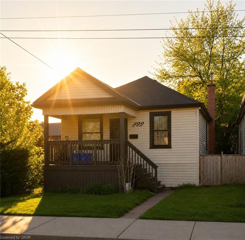 222 Kensington Avenue N Property Photo 1