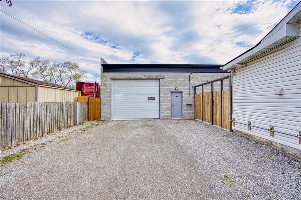 727 Barton Street Property Photo 18