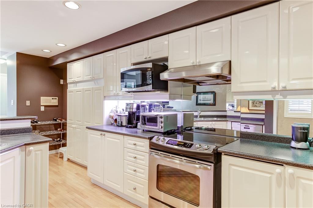 8b-1084 Queen Street W Property Photo 15