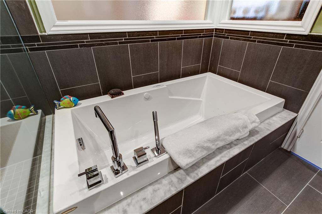 8b-1084 Queen Street W Property Photo 27