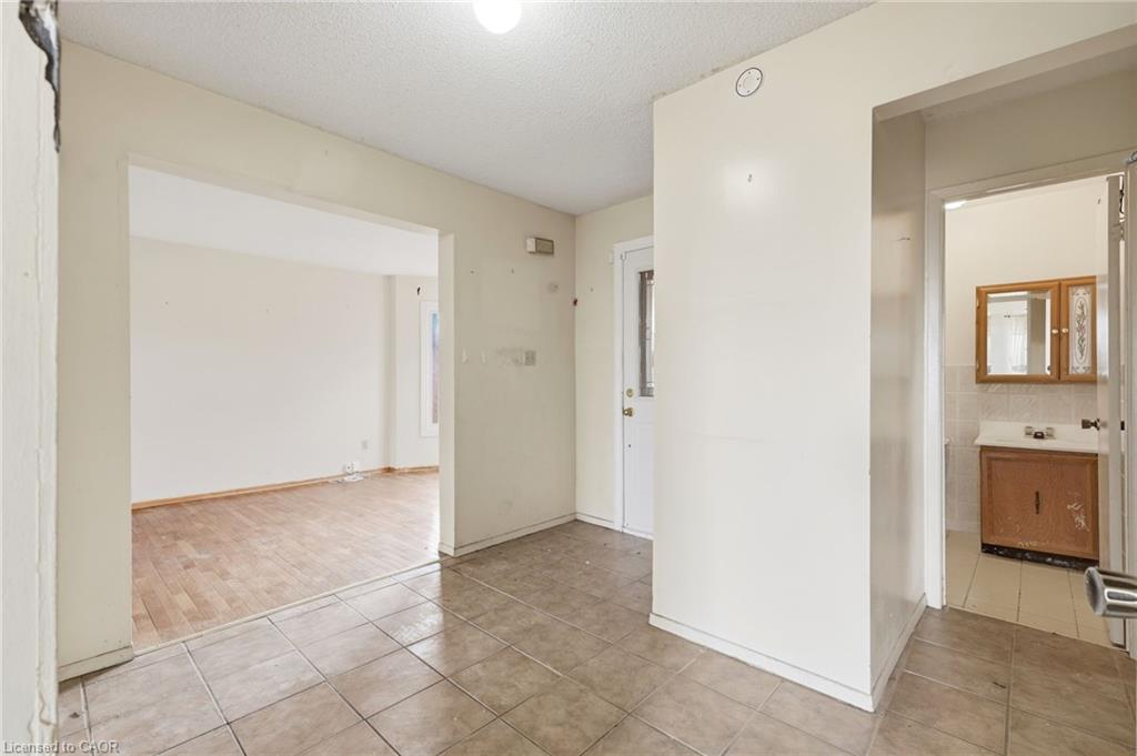 2275 Chapman Court Property Photo 3