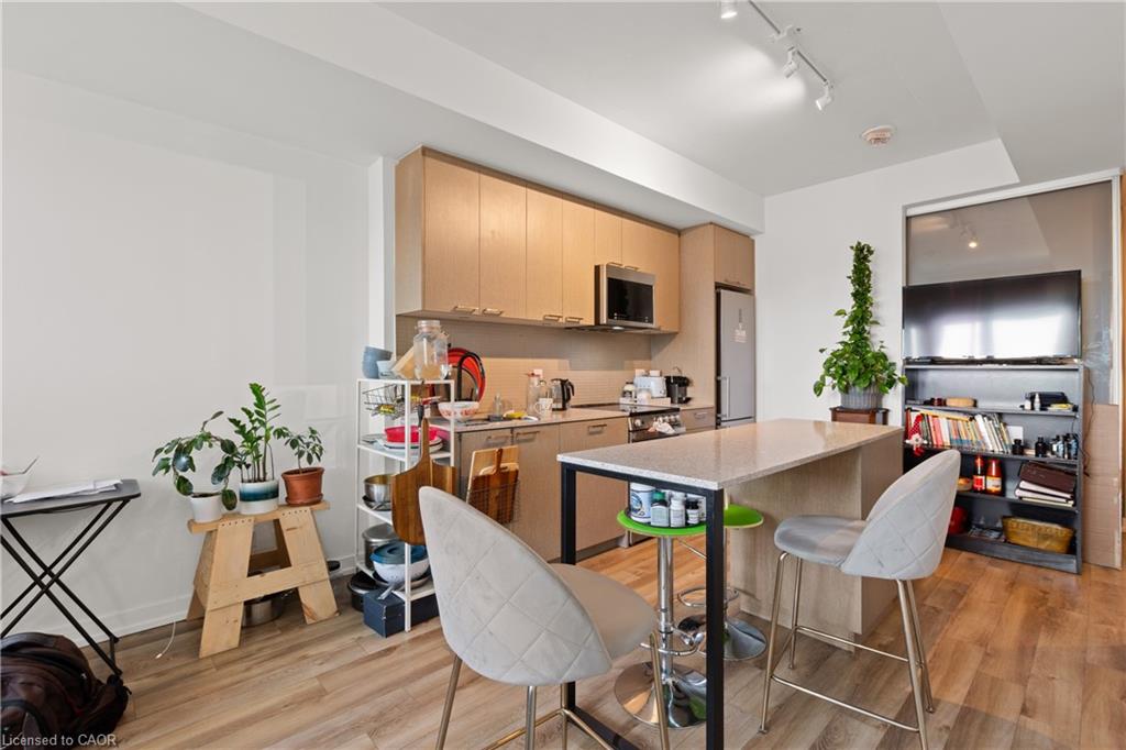 216-1808 St Clair Avenue W Property Photo 9