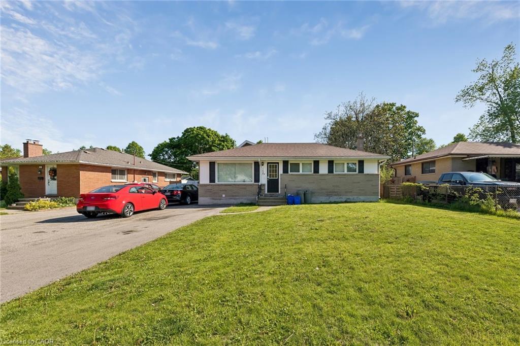 158 Laurentian Drive N