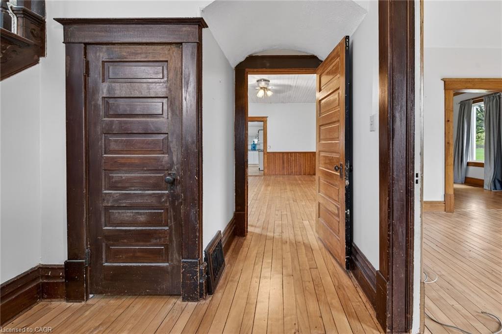 1054 Townline Road E Property Photo 8