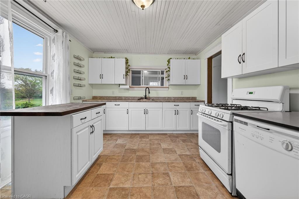 1054 Townline Road E Property Photo 17