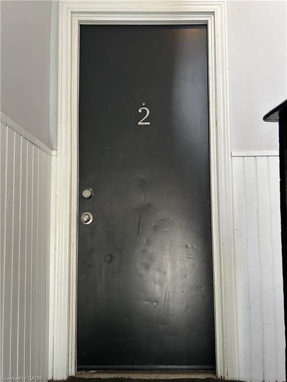 2-3 Balmoral Avenue S Property Photo 2