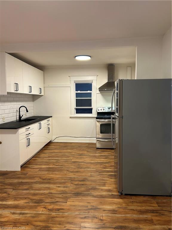 2-3 Balmoral Avenue S Property Photo 13