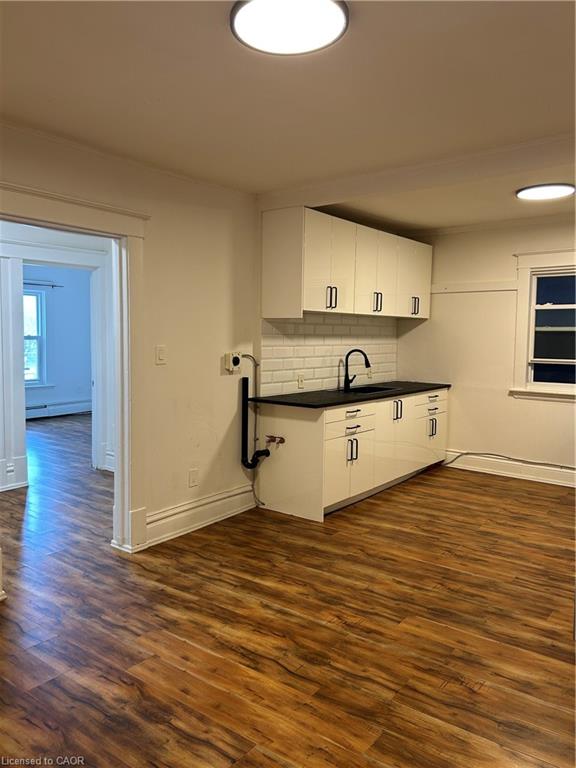 2-3 Balmoral Avenue S Property Photo 14