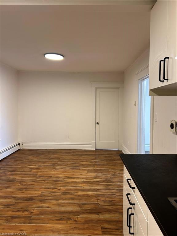 2-3 Balmoral Avenue S Property Photo 16