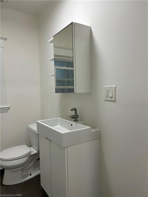 2-3 Balmoral Avenue S Property Photo 23