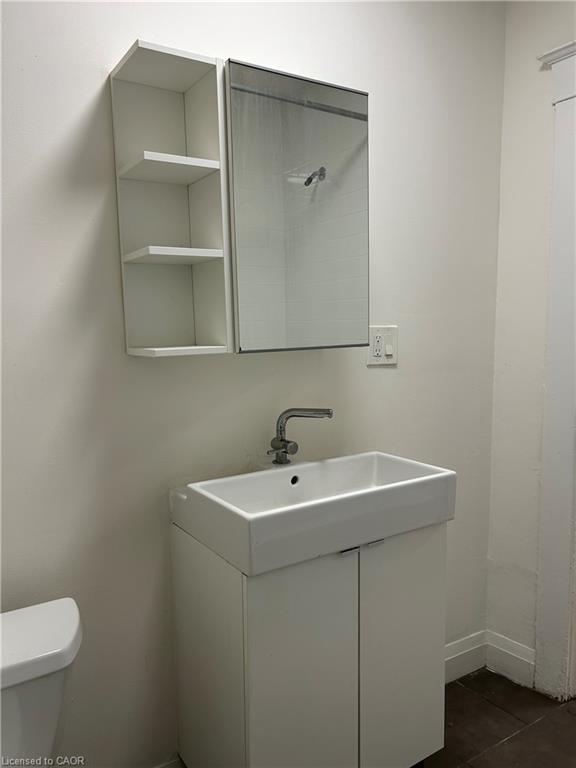 2-3 Balmoral Avenue S Property Photo 25