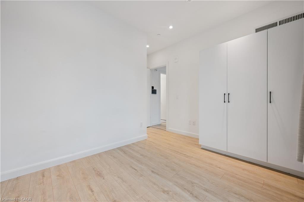 304-741 King Street Property Photo 24