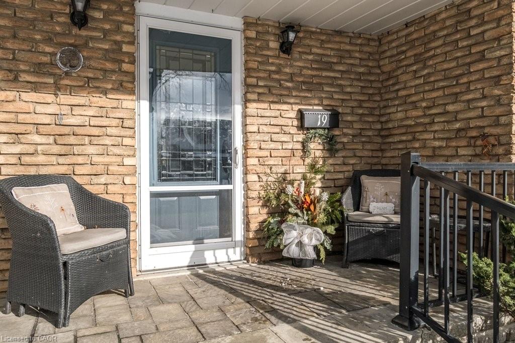 19 Chateau Court Property Photo 5