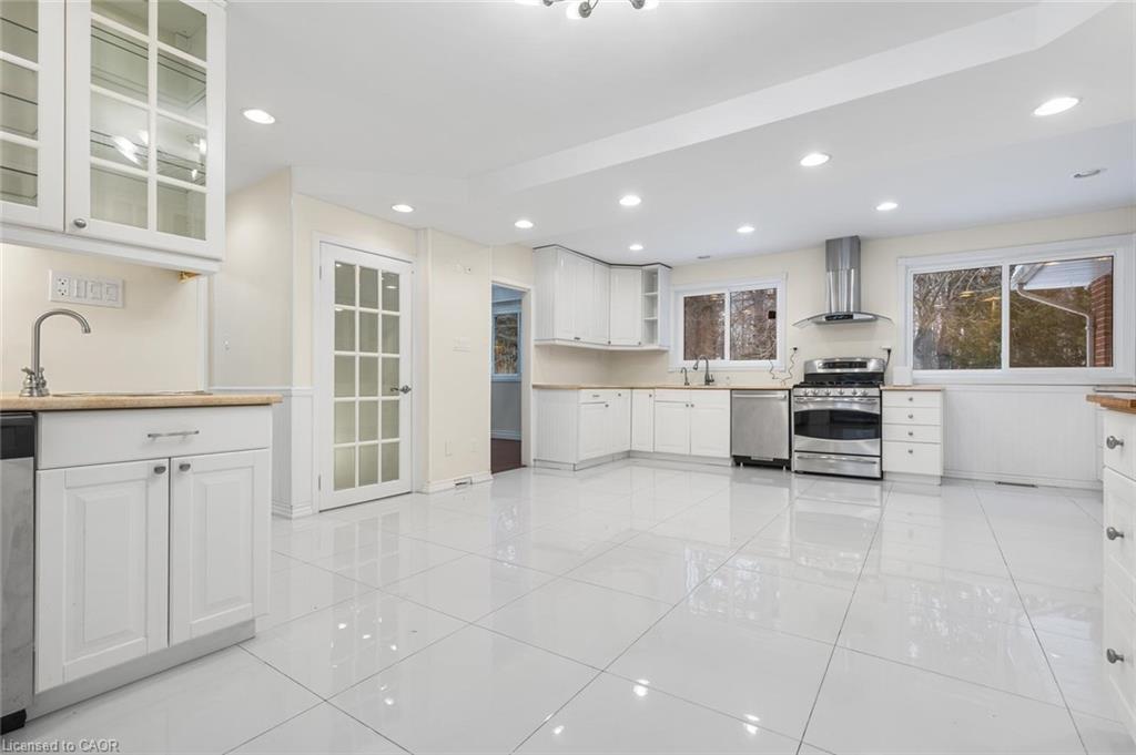 145 Wolfdale Avenue Property Photo 11