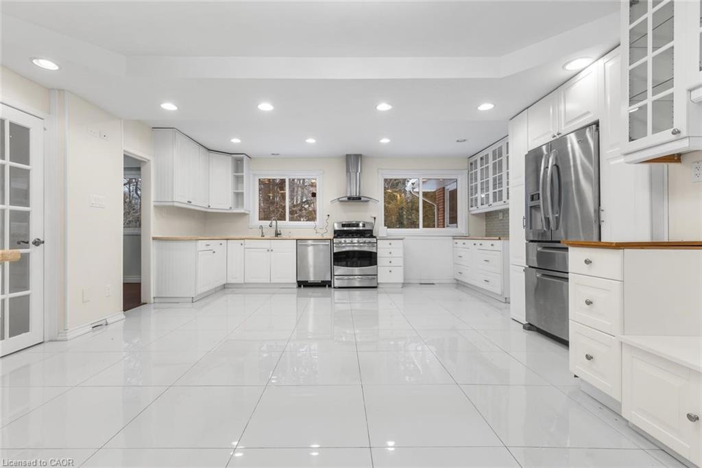 145 Wolfdale Avenue Property Photo 12