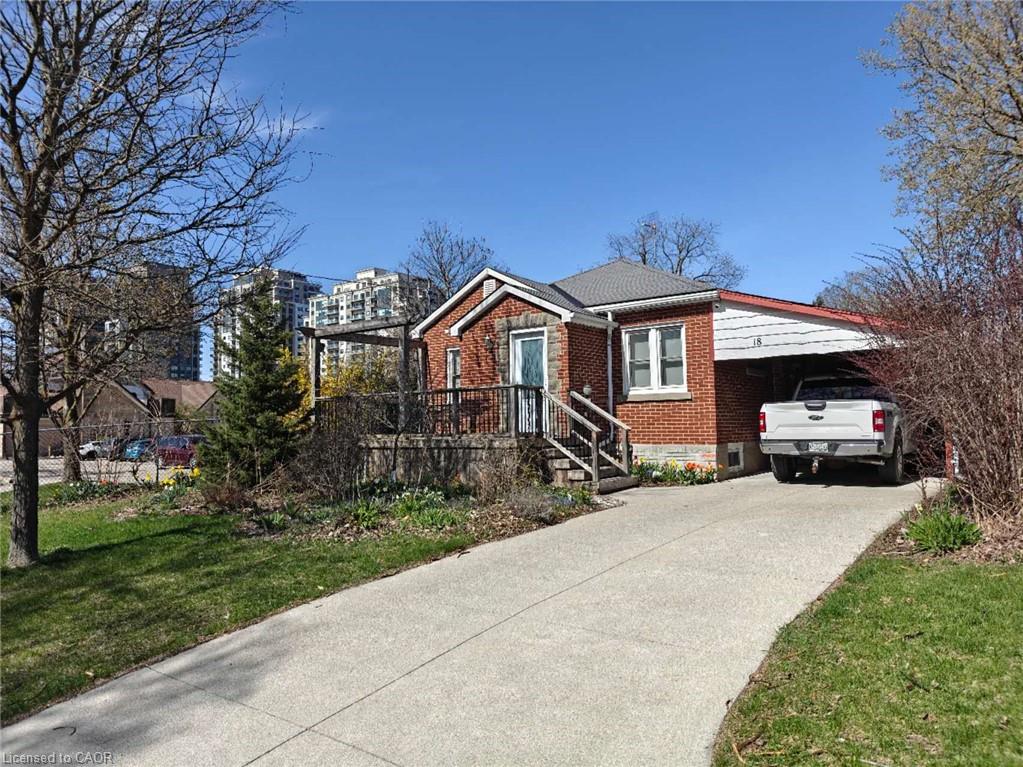 18 Dunbar Road S Property Photo 2