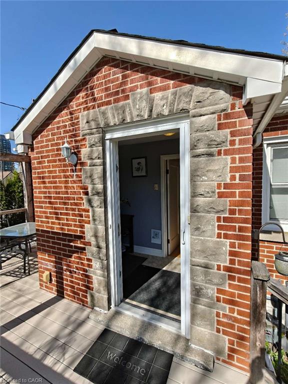 18 Dunbar Road S Property Photo 3
