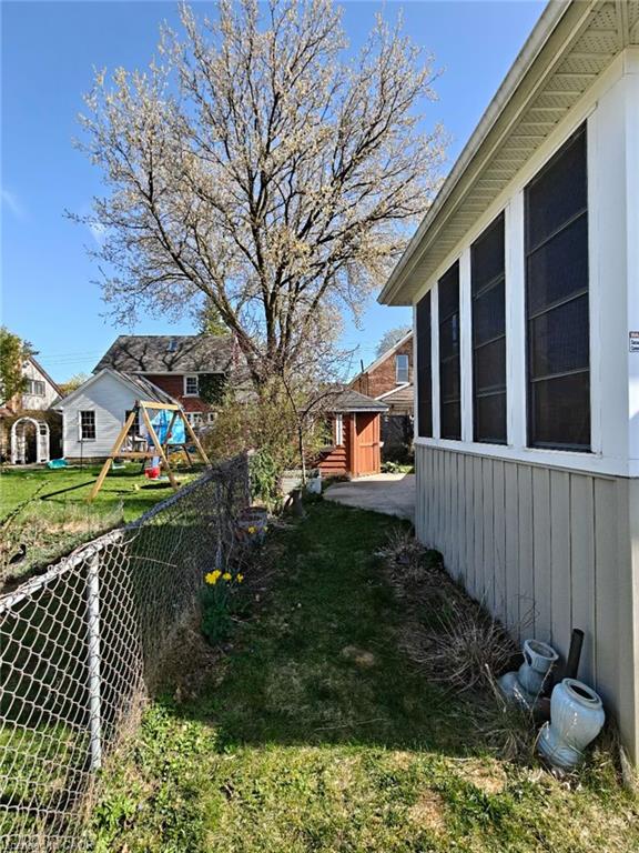 18 Dunbar Road S Property Photo 5