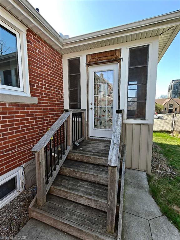 18 Dunbar Road S Property Photo 8