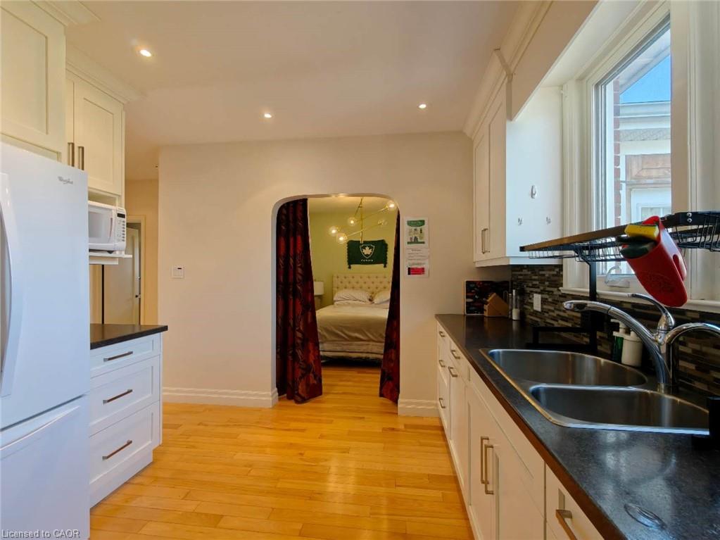 18 Dunbar Road S Property Photo 14
