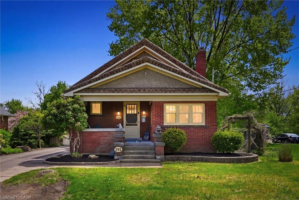 392 Queenston Street Property Photo 1