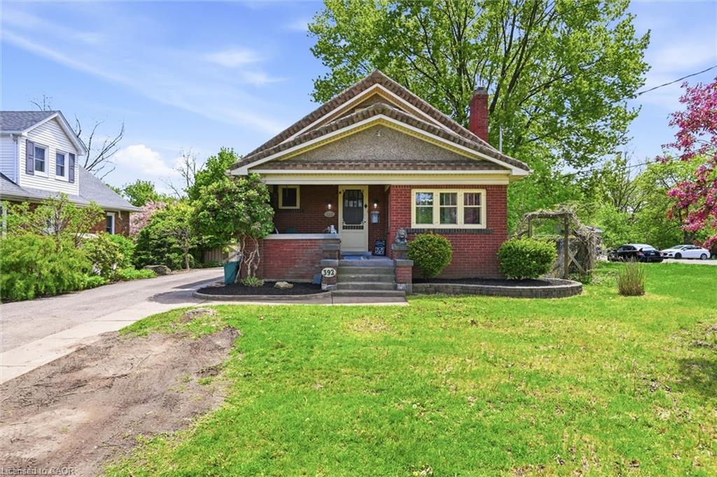 392 Queenston Street Property Photo 2