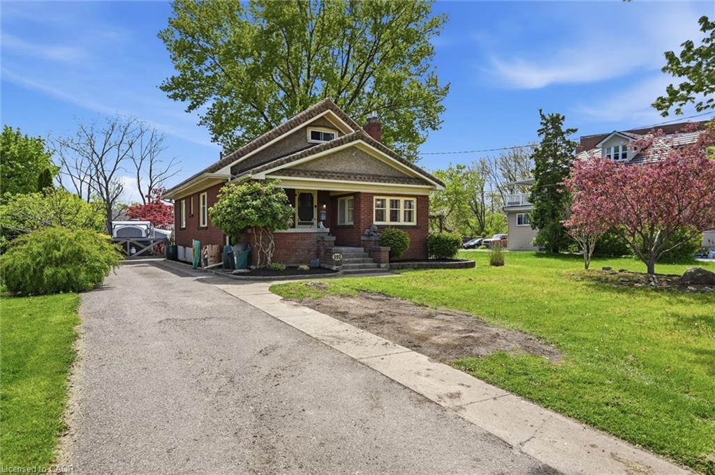 392 Queenston Street Property Photo 3