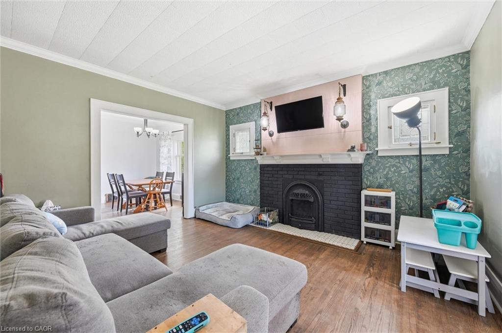 392 Queenston Street Property Photo 7