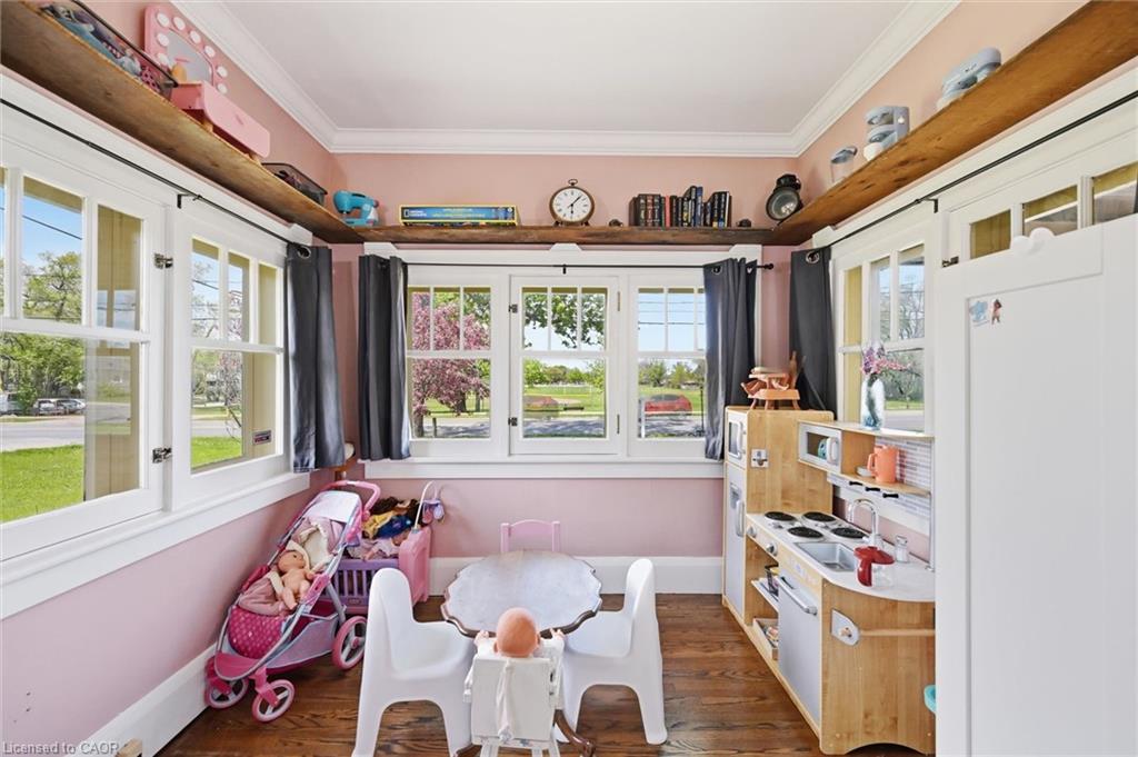 392 Queenston Street Property Photo 10