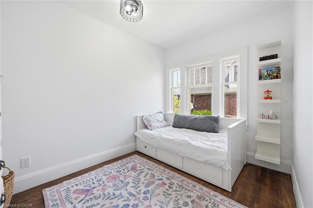 392 Queenston Street Property Photo 13