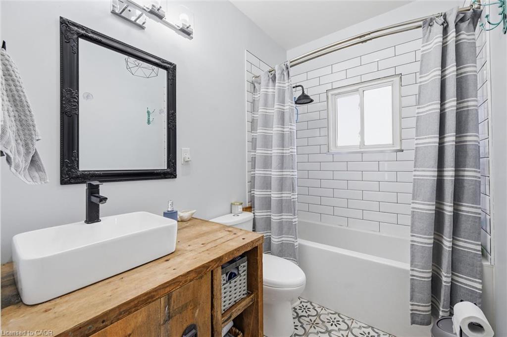 392 Queenston Street Property Photo 17