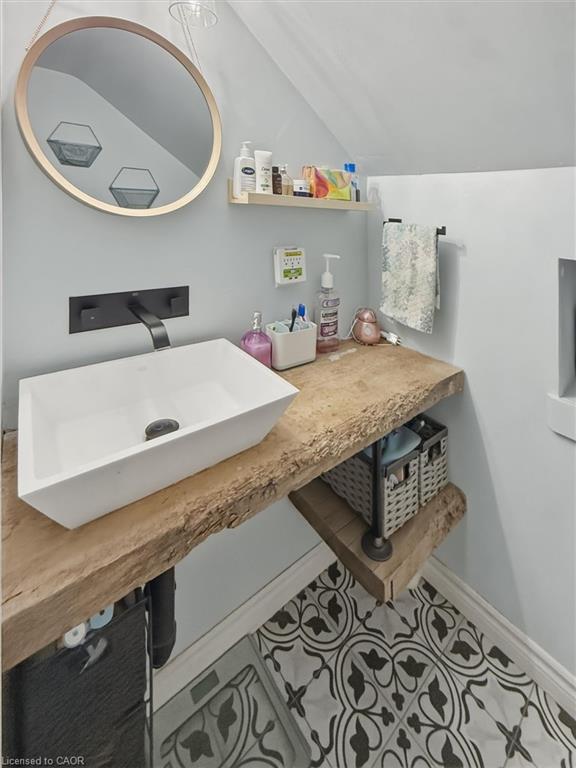 392 Queenston Street Property Photo 28