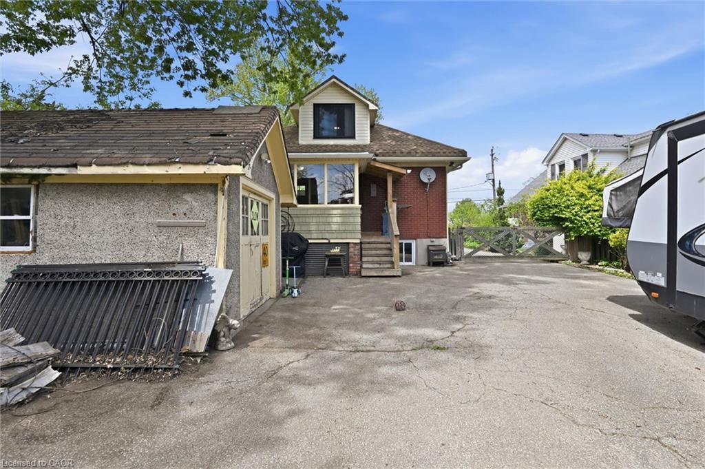 392 Queenston Street Property Photo 31