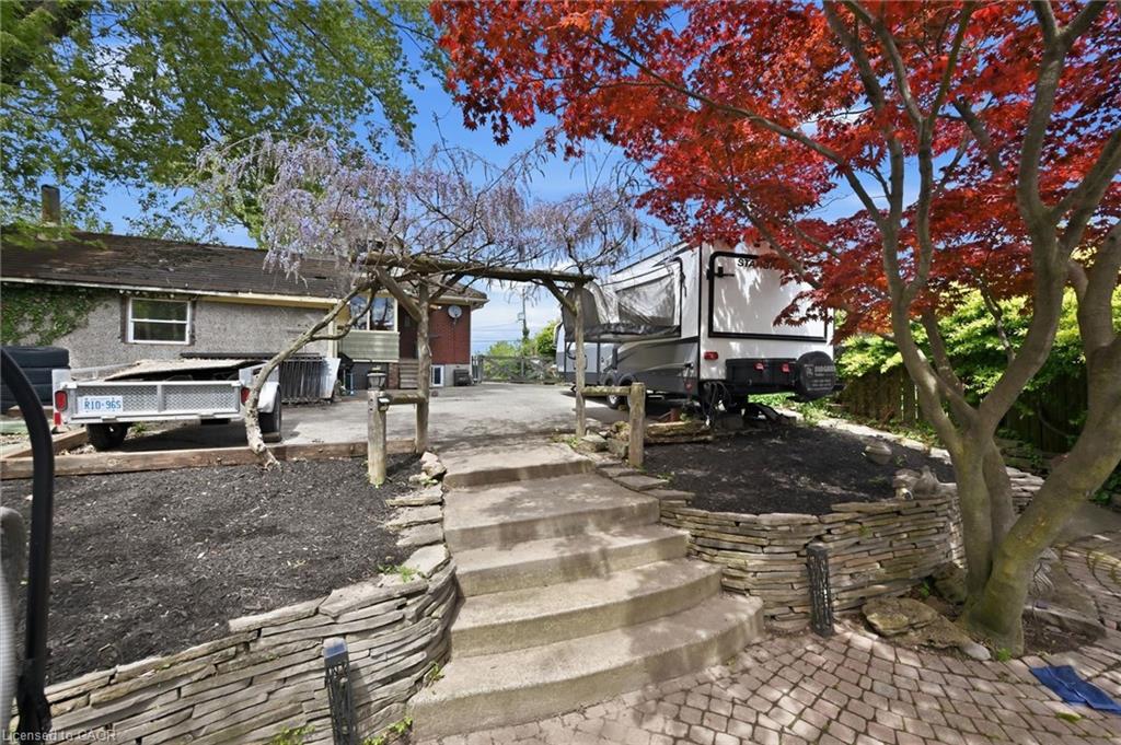 392 Queenston Street Property Photo 32