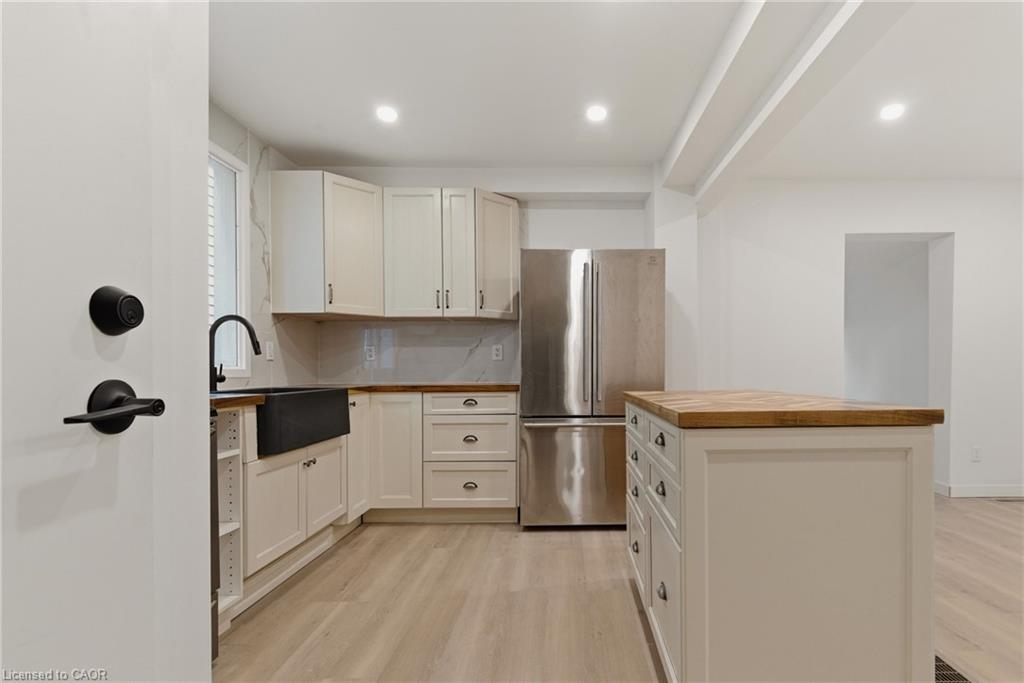 1-94 East 35th Street Property Photo 4