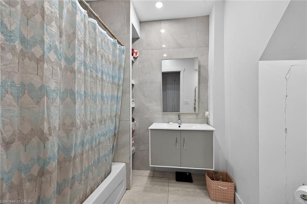 27 Cayuga Street N Property Photo 33