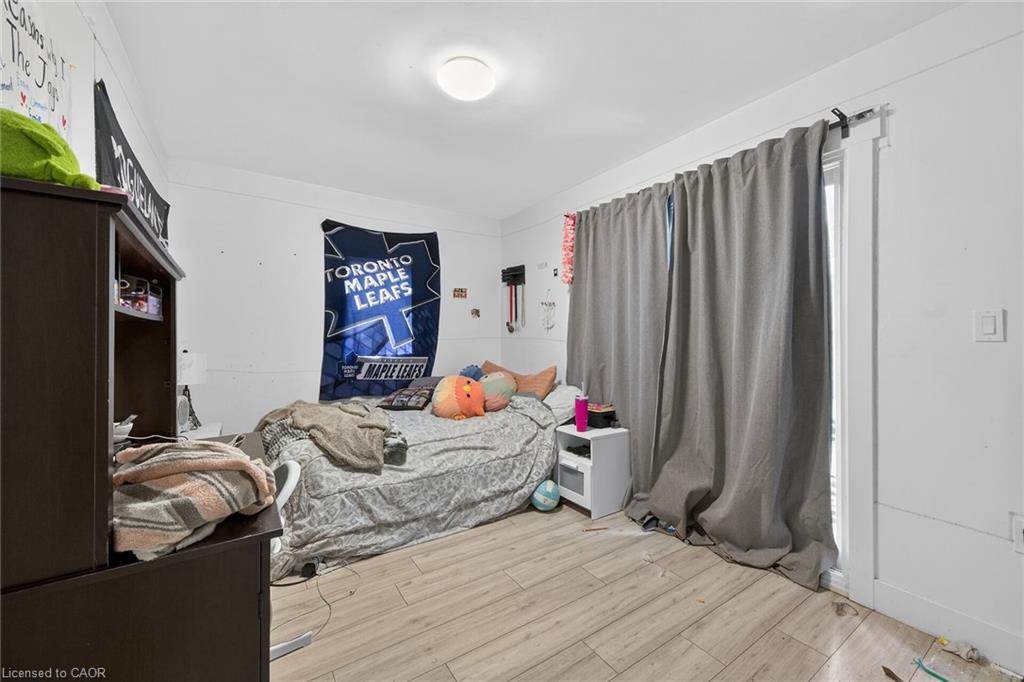 27 Cayuga Street N Property Photo 34