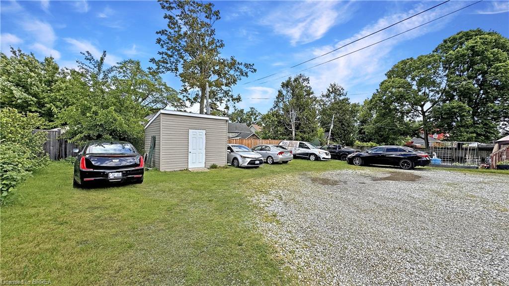 275 Brant Avenue Property Photo 4