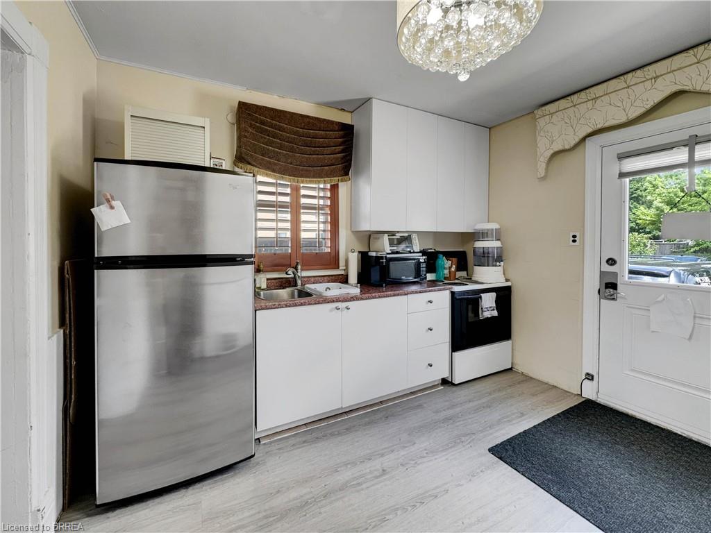 275 Brant Avenue Property Photo 10