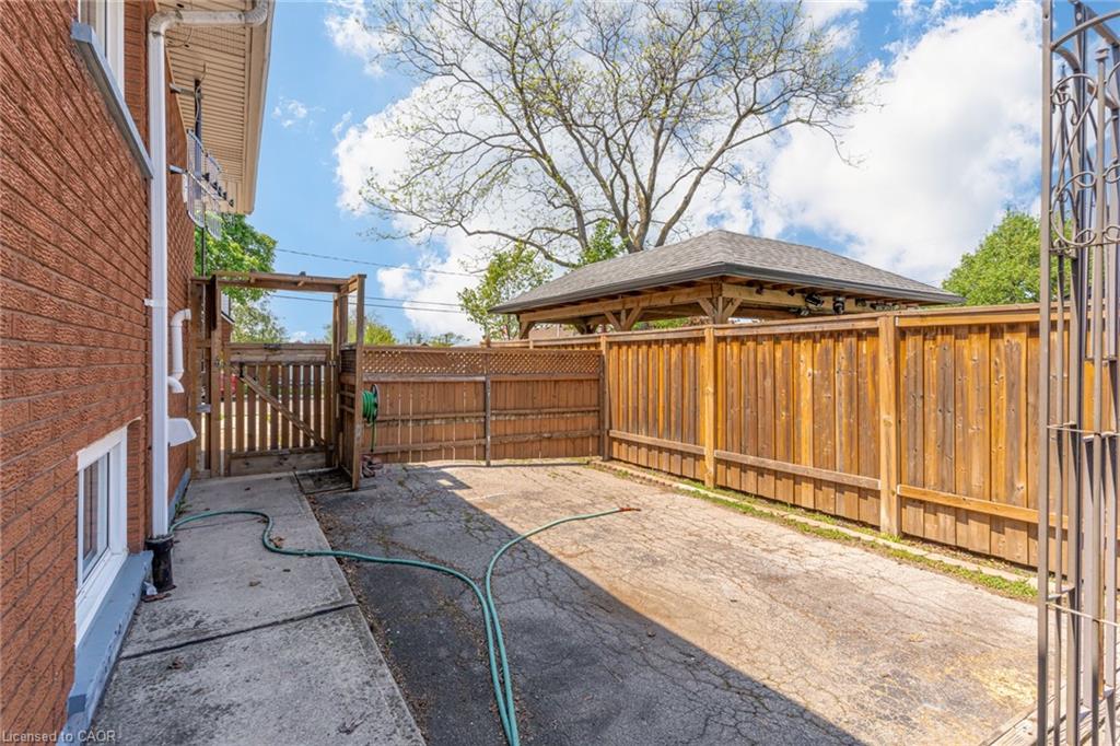 186 Adeline Avenue Property Photo 44
