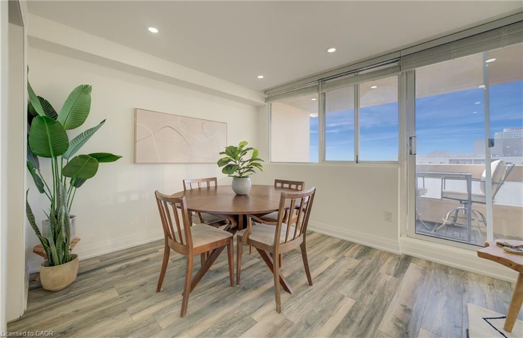 2013-3590 Kaneff Crescent Property Photo 9