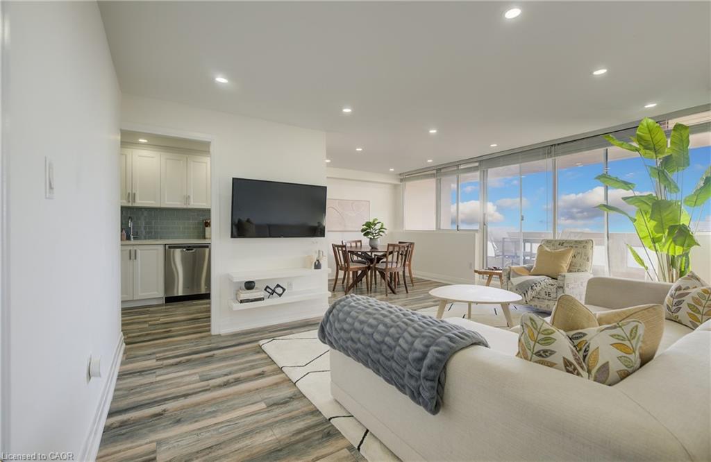 2013-3590 Kaneff Crescent Property Photo 11