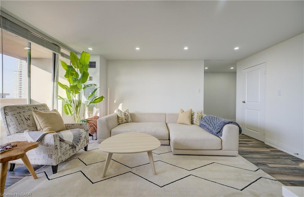 2013-3590 Kaneff Crescent Property Photo 12