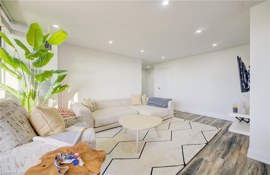 2013-3590 Kaneff Crescent Property Photo 13