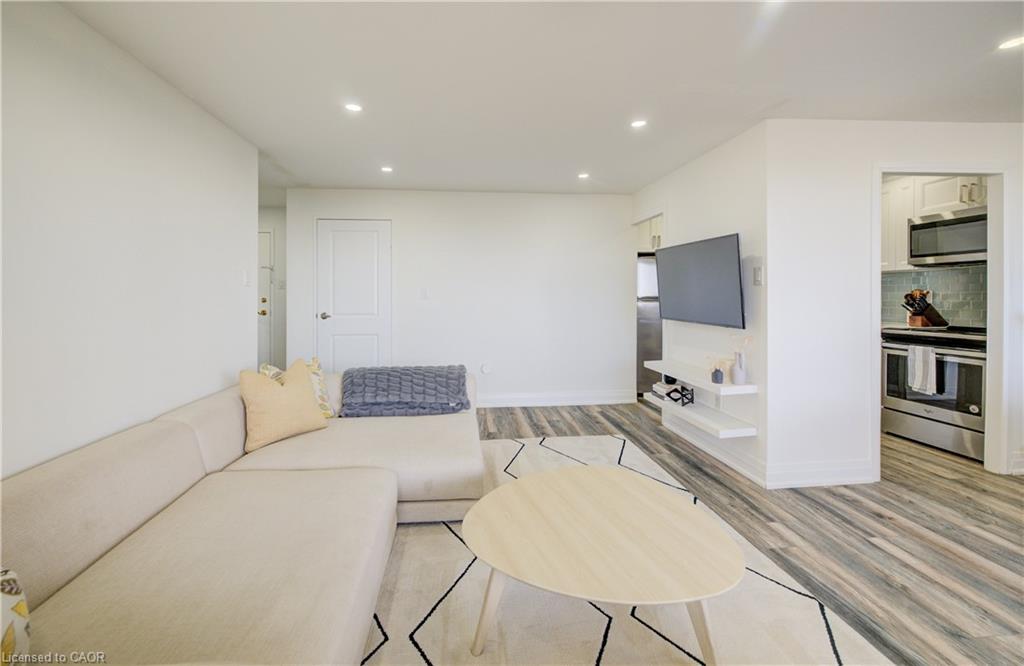 2013-3590 Kaneff Crescent Property Photo 14