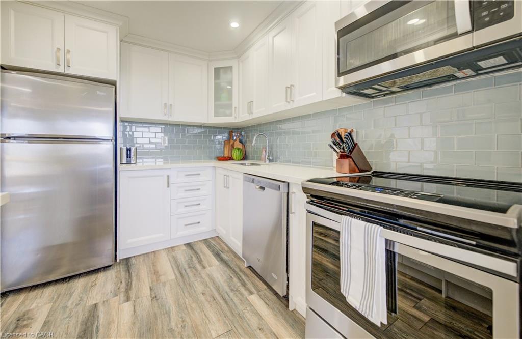 2013-3590 Kaneff Crescent Property Photo 16
