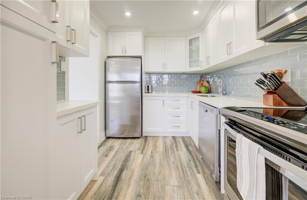 2013-3590 Kaneff Crescent Property Photo 17