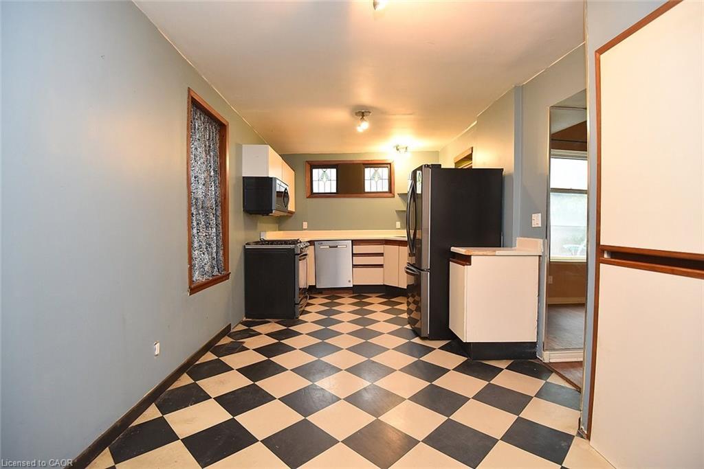 128 Hess Street S Property Photo 20